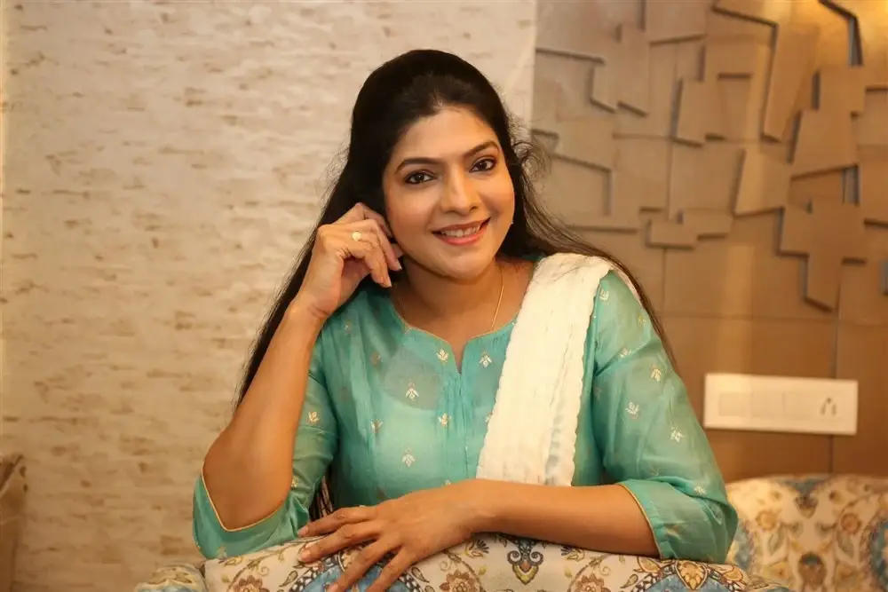 Indian Actress Vasuki at Anni Manchi Sakunamule Movie Interview